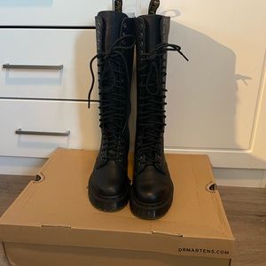 1b60 Dr. Martens